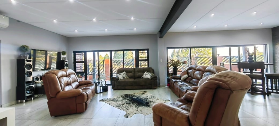 4 Bedroom Property for Sale in Tuscany Ridge North West